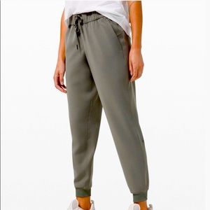 Lululemon in the fly jogger